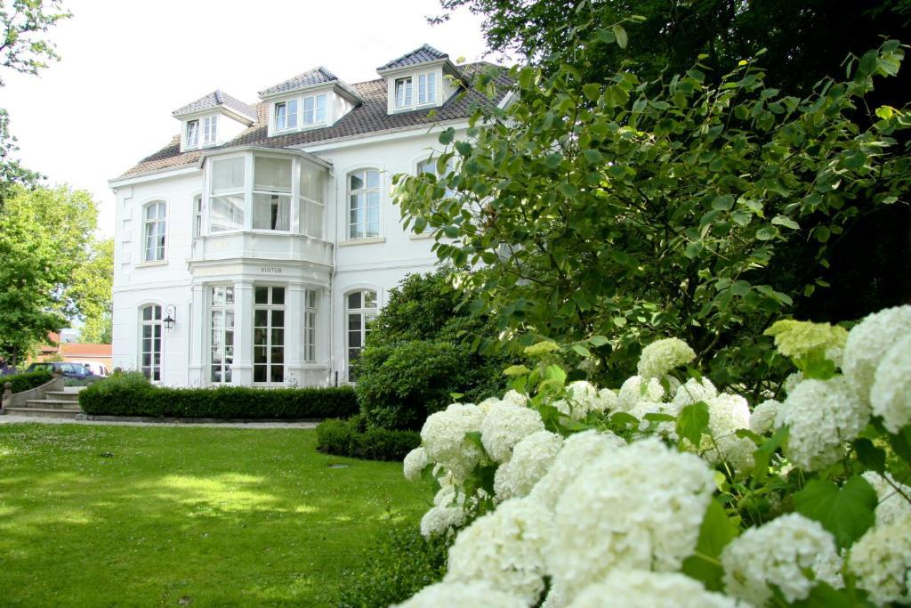 Hotel Hochzeitshaus Ауріх Екстер'єр фото