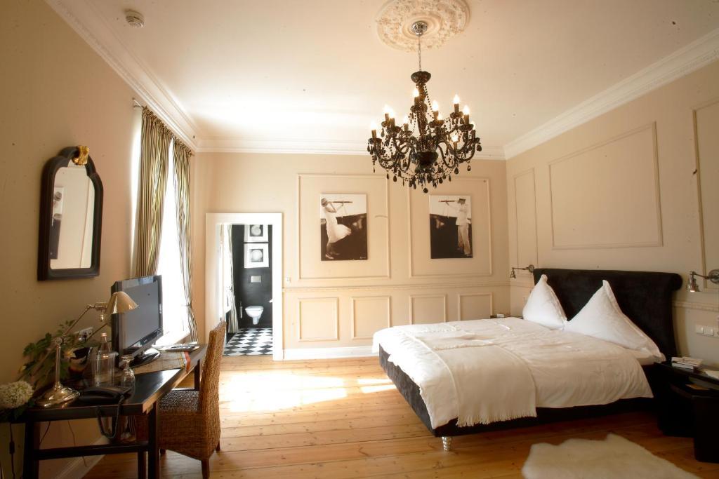 Hotel Hochzeitshaus Ауріх Екстер'єр фото