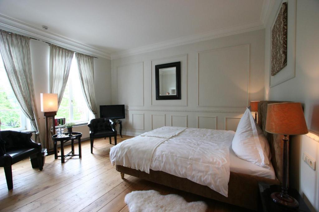 Hotel Hochzeitshaus Ауріх Екстер'єр фото